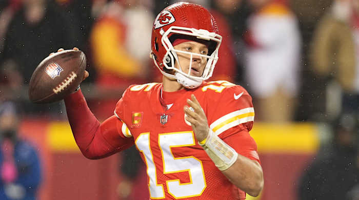 Chiefs quarterback Patrick Mahomes (15) throws a pass during a game against the Jaguars.